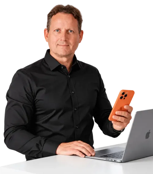 Dennis van Globeview met laptop en telefoon